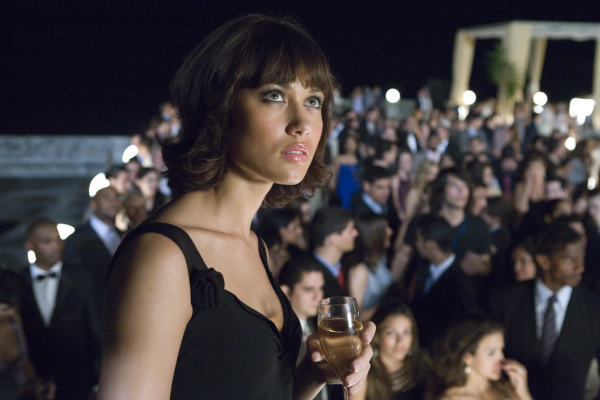 Still of Olga Kurylenko in Paguodos kvantas (2008)