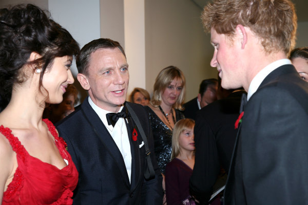 Daniel Craig, Prince Harry Windsor and Olga Kurylenko at event of Paguodos kvantas (2008)