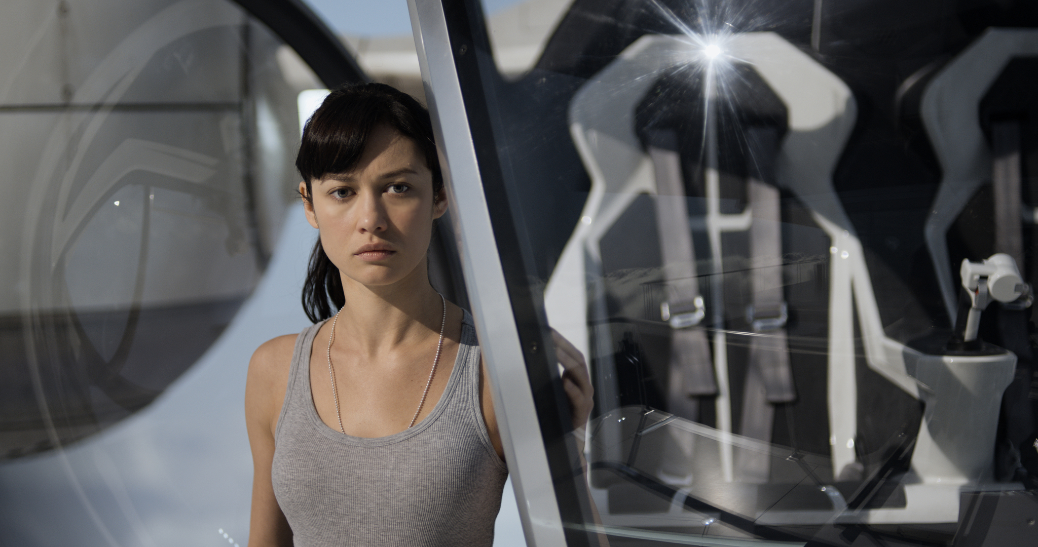 Still of Olga Kurylenko in Uzmirstieji (2013)