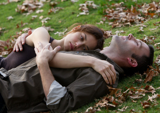 Still of Ben Affleck and Olga Kurylenko in To the Wonder (2012)