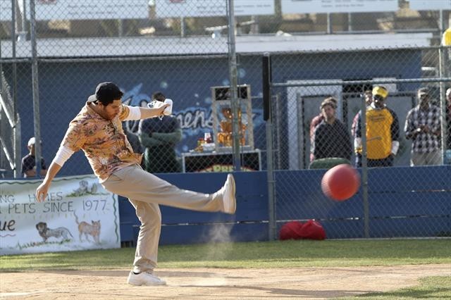 Still of Adam Larkey and Lance Briggs in Happy Endings (2011)