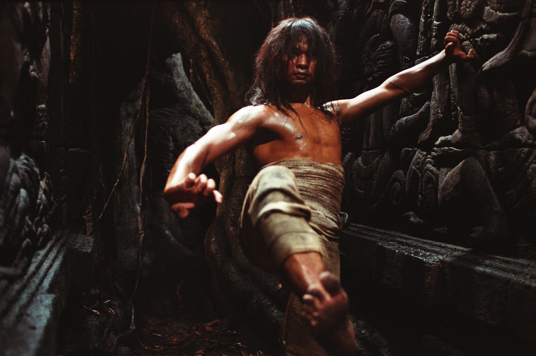 Still of Tony Jaa in Ong-bak 3 (2010)