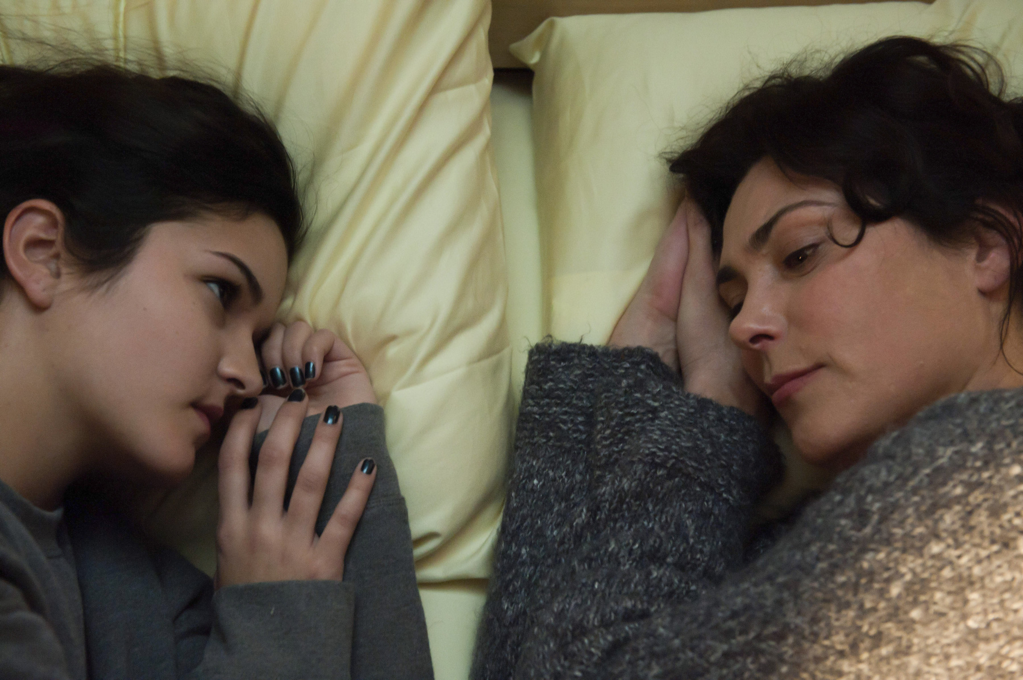 Still of Michelle Forbes and Chelsea Ricketts in Zmogzudyste (2011)