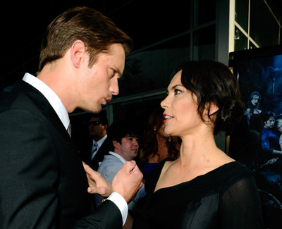 Michelle Forbes and Alexander Skarsgård at event of Tikras kraujas (2008)