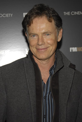 Bruce Greenwood at event of Manes cia nera (2007)