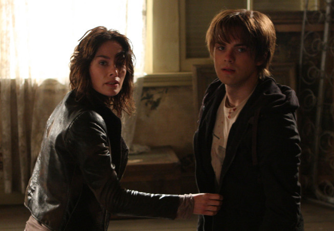 Still of Thomas Dekker and Lena Headey in Terminator: The Sarah Connor Chronicles (2008)