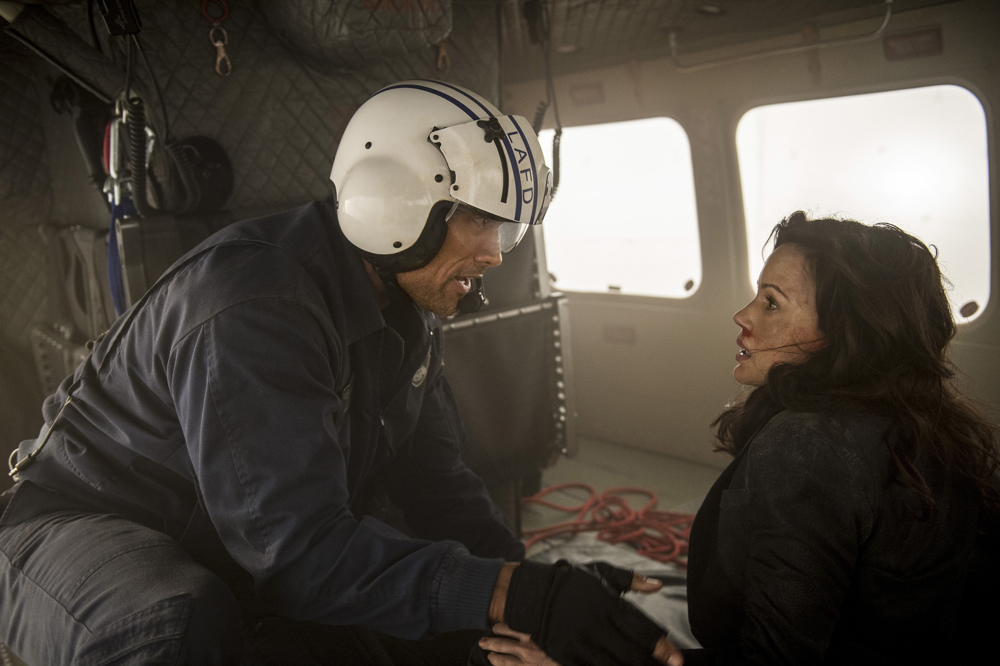 Still of Carla Gugino and Dwayne Johnson in San Andreas (2015)