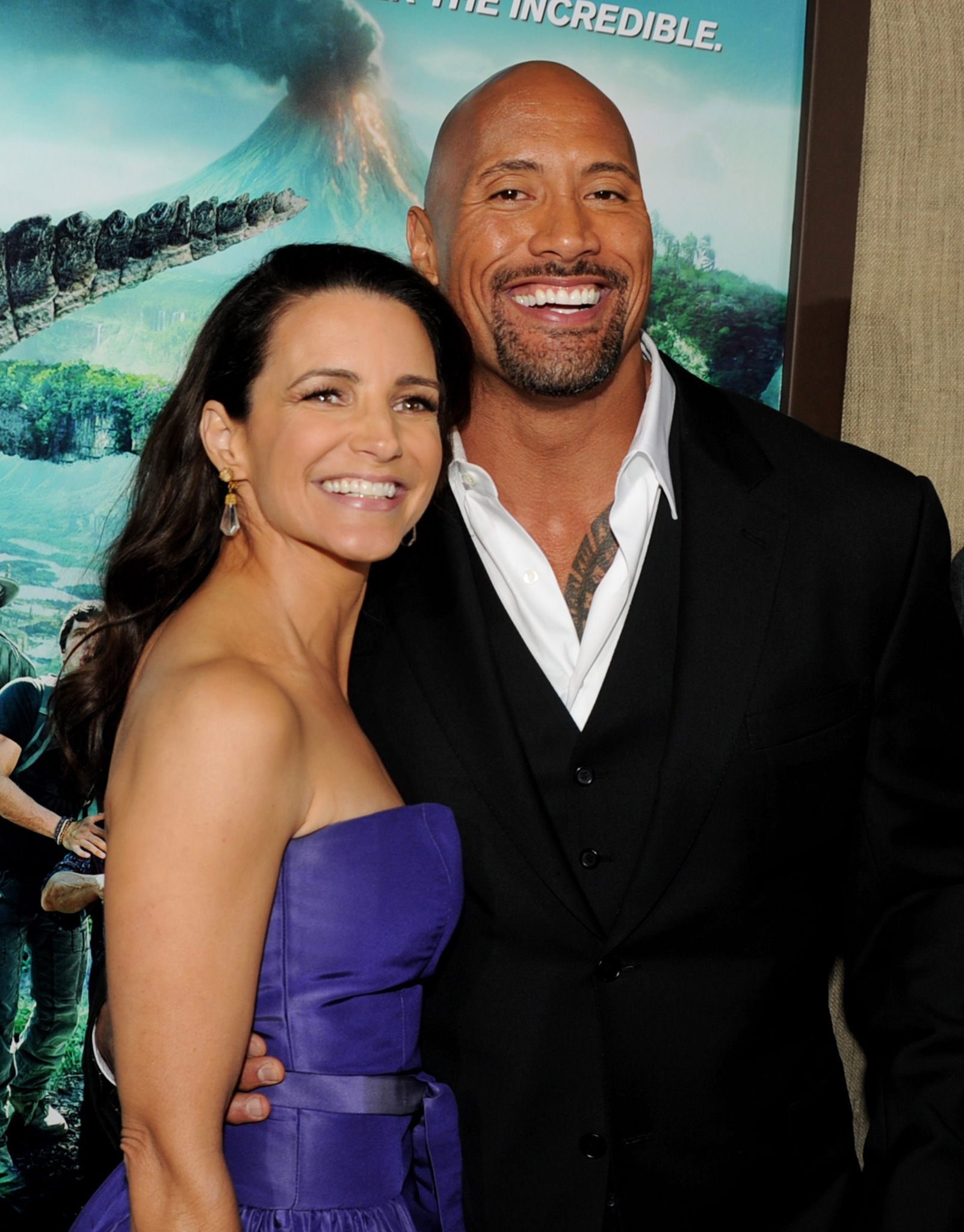 Kristin Davis and Dwayne Johnson at event of Kelione i paslaptingaja sala (2012)