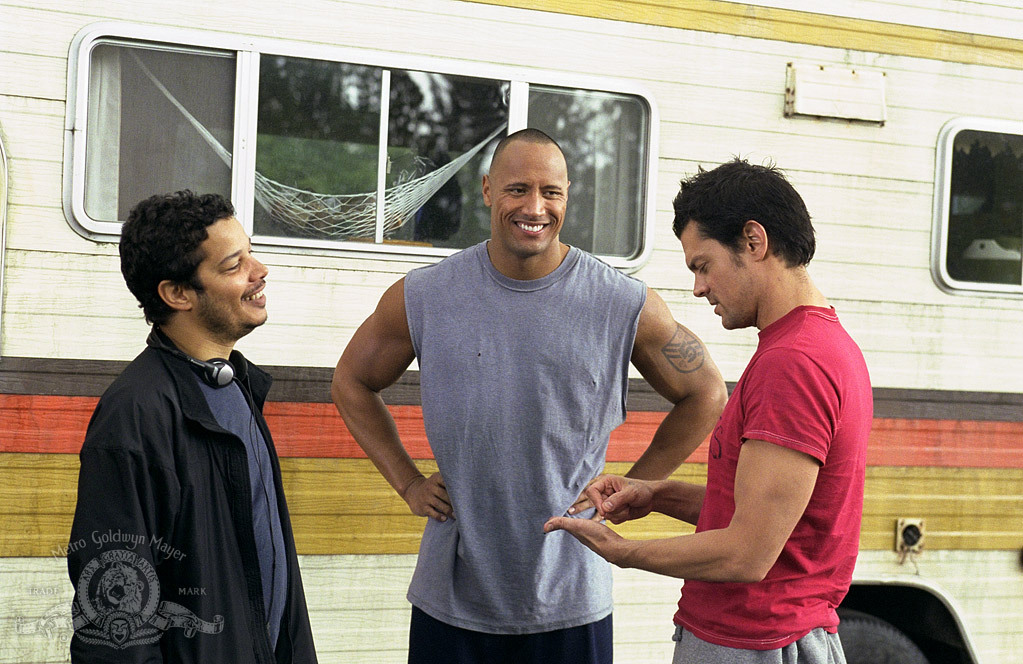 Still of Kevin Bray, Johnny Knoxville and Dwayne Johnson in Walking Tall (2004)