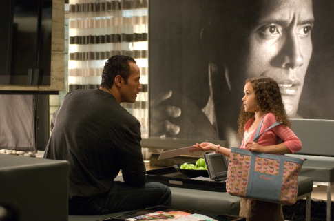 Still of Dwayne Johnson and Madison Pettis in The Game Plan (2007)