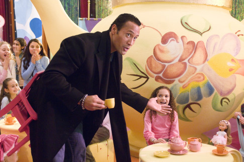 Still of Dwayne Johnson and Madison Pettis in The Game Plan (2007)