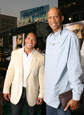 Kareem Abdul-Jabbar and Dwayne Johnson at event of Gridiron Gang (2006)