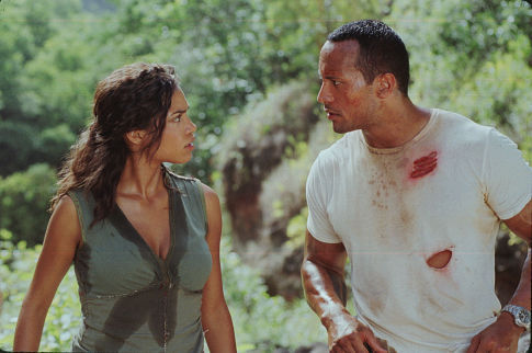 Still of Rosario Dawson and Dwayne Johnson in The Rundown (2003)