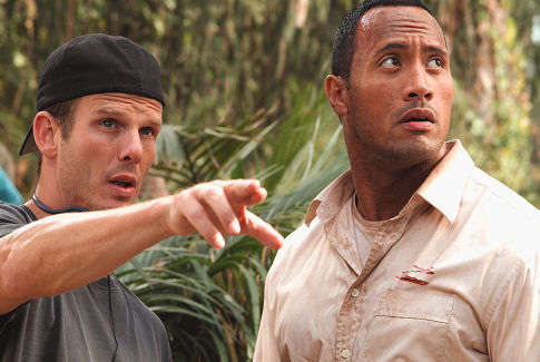 Peter Berg and Dwayne Johnson in The Rundown (2003)