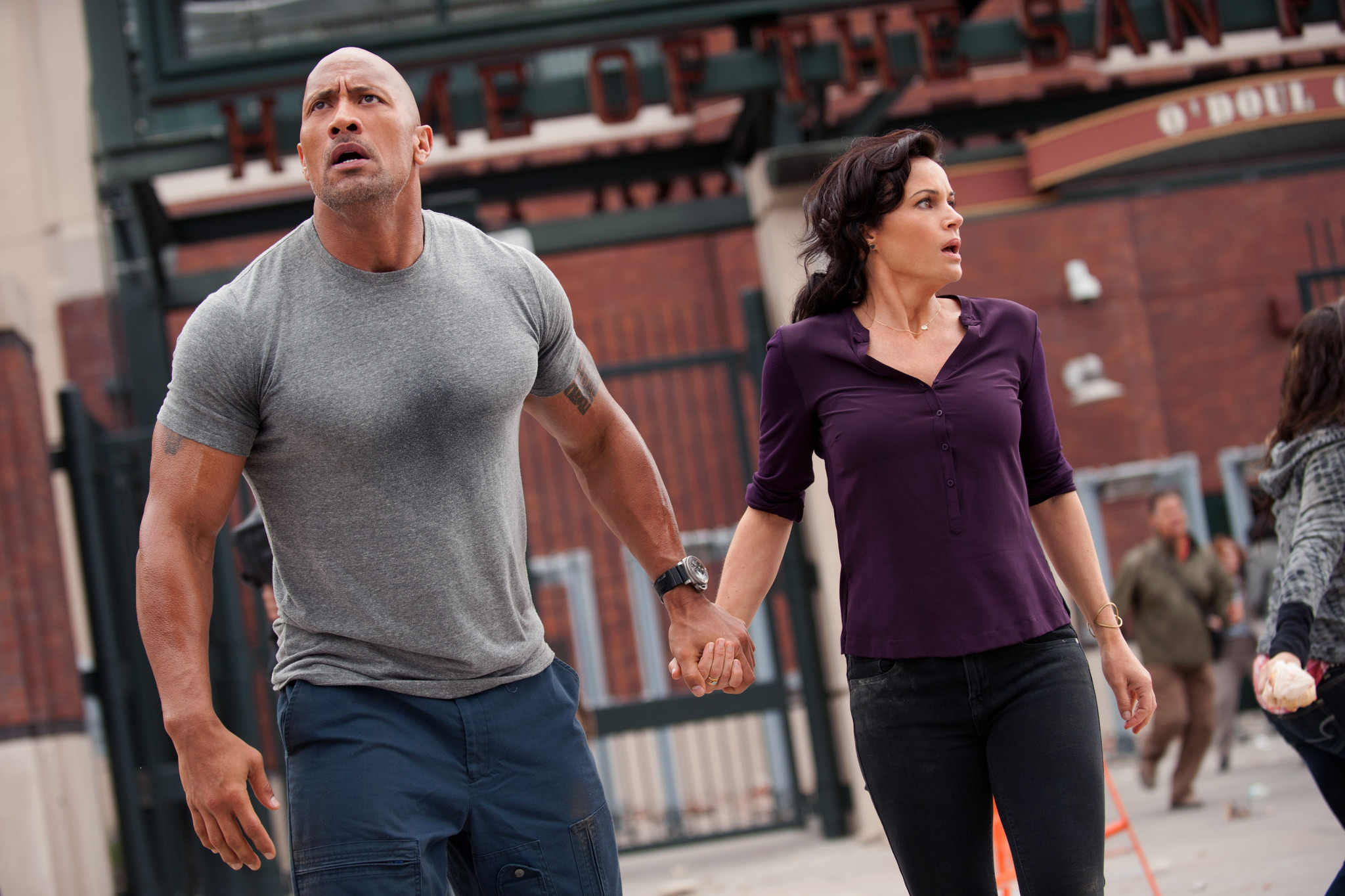 Still of Carla Gugino and Dwayne Johnson in San Andreas (2015)