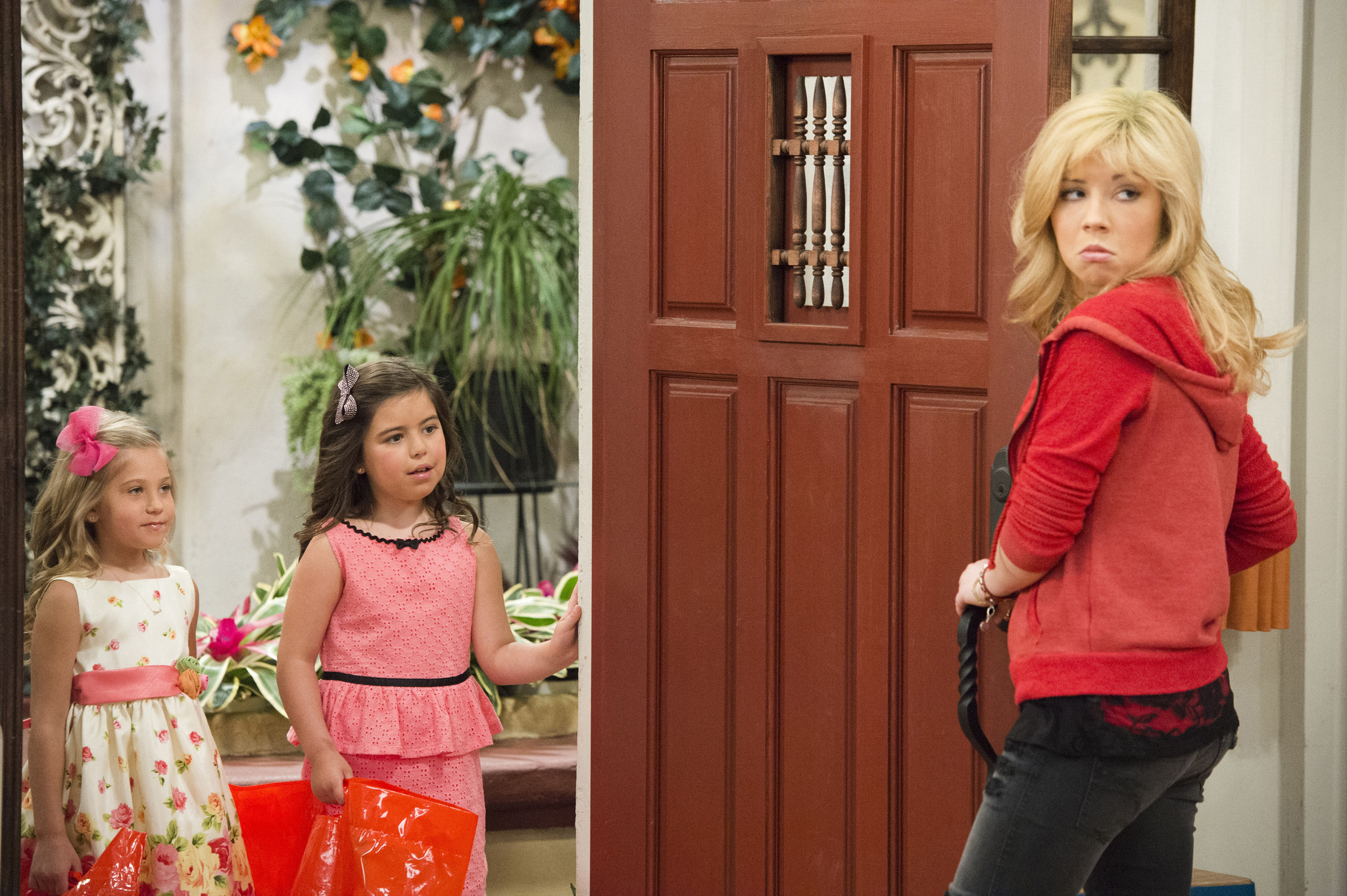 Still of Jennette McCurdy, Sophia Grace Brownlee and Rosie McClelland in Sam & Cat (2013)