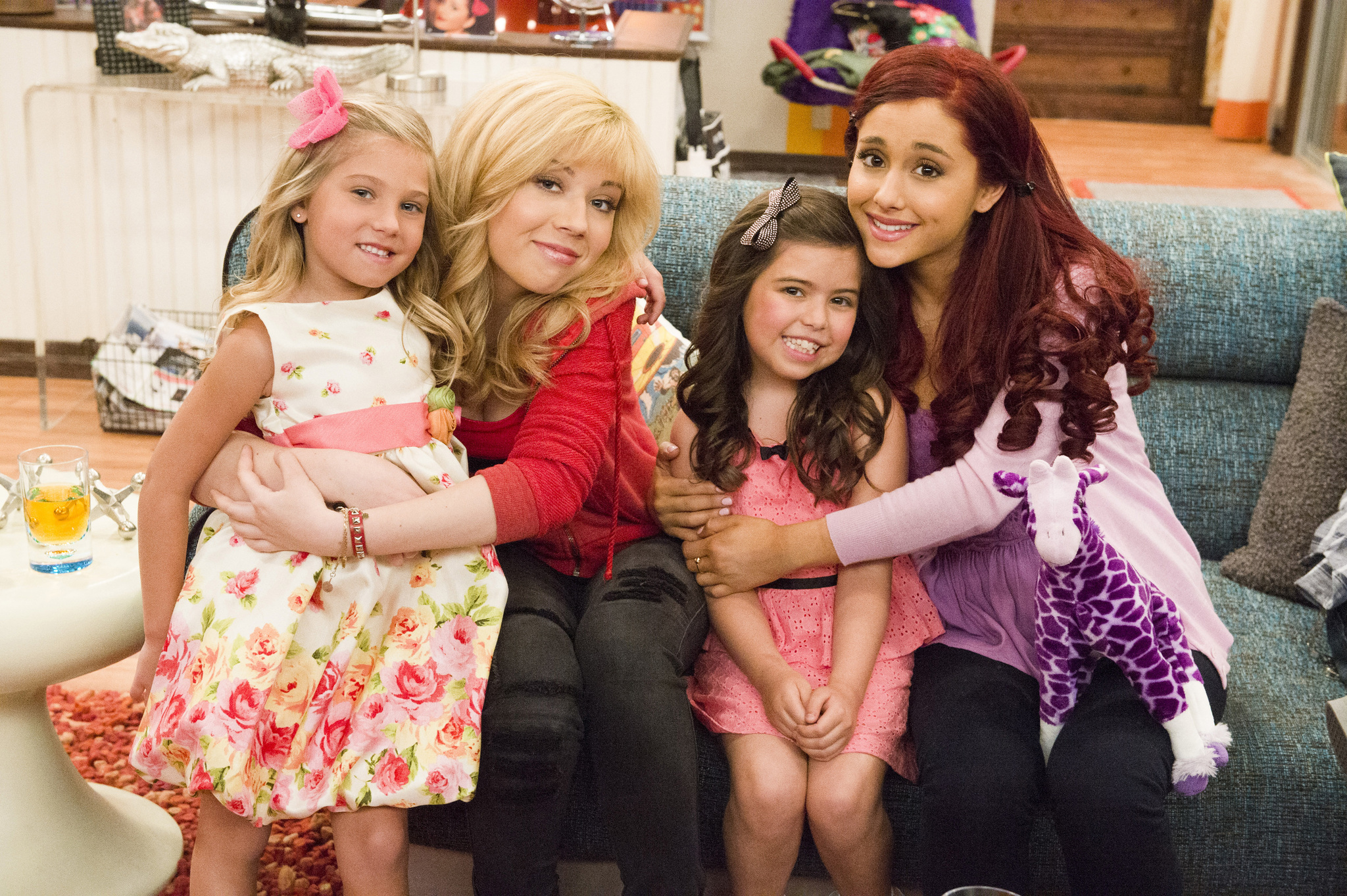 Still of Jennette McCurdy, Ariana Grande, Sophia Grace Brownlee and Rosie McClelland in Sam & Cat (2013)
