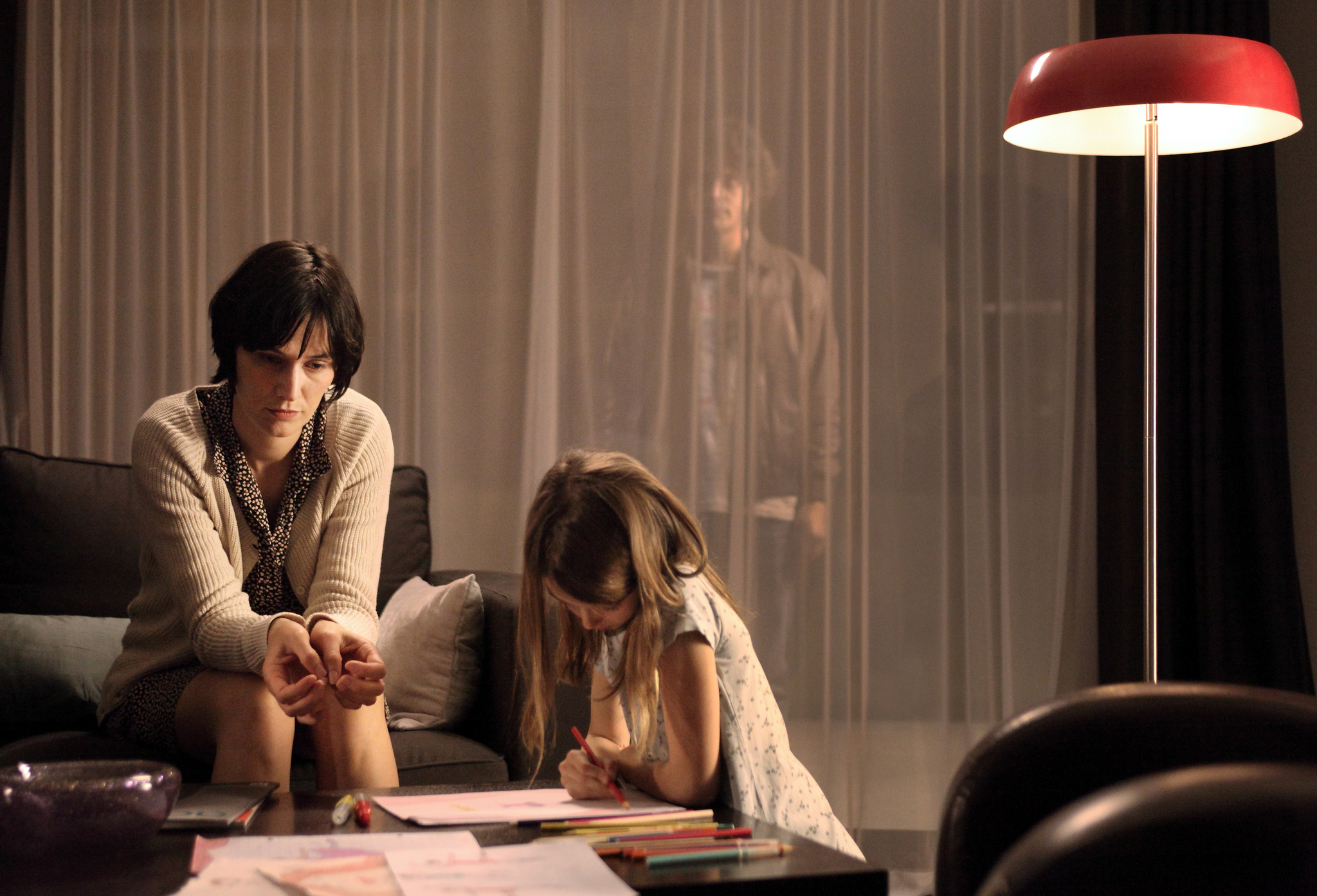 Still of Clotilde Hesme, Pierre Perrier and Brune Martin in Les revenants (2012)