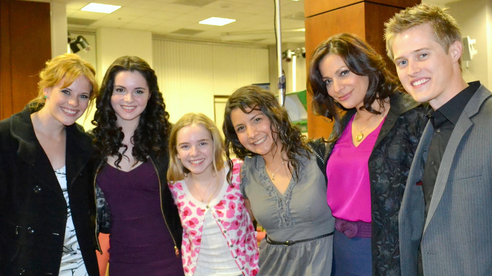 Darcy Rose Byrnes with cast of SWITCHED AT BIRTH