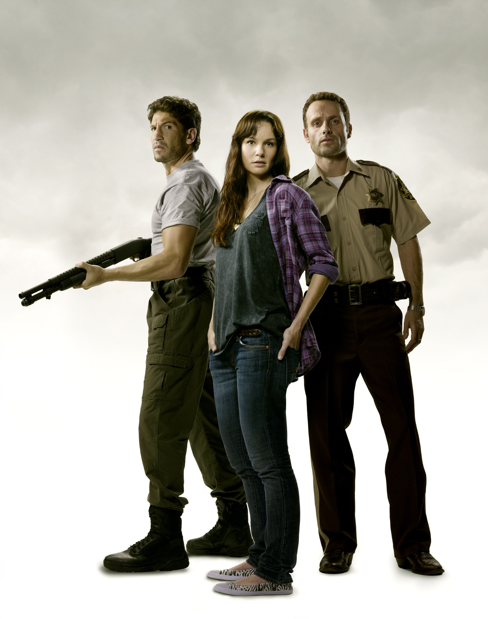 Still of Andrew Lincoln, Sarah Wayne Callies and Jon Bernthal in Vaiksciojantys negyveliai (2010)