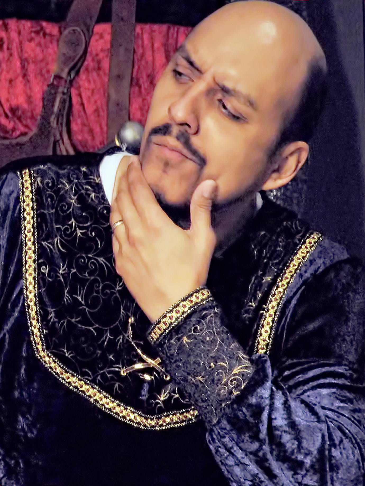 Mario Lara as King Kalimari.