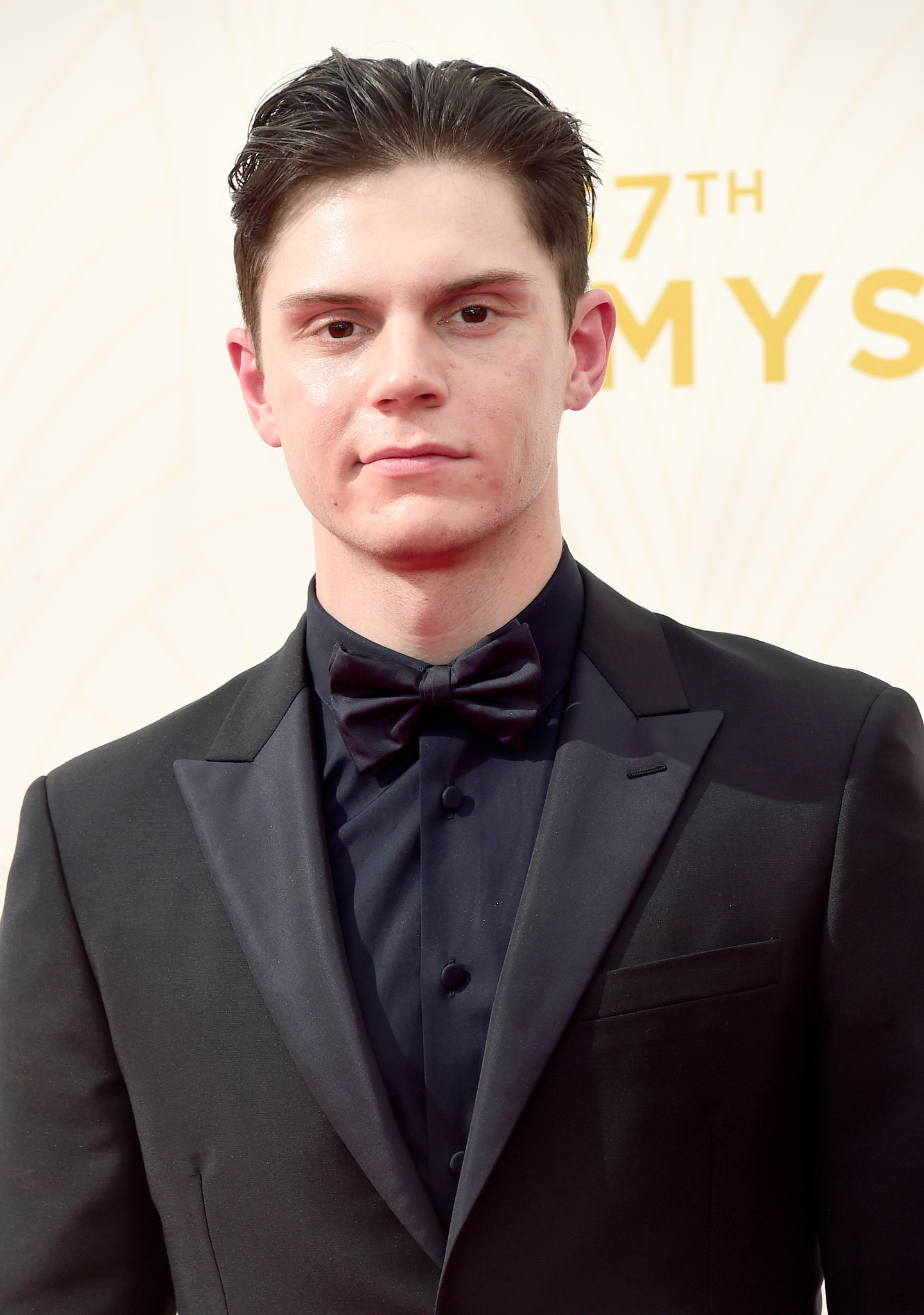 Evan Peters at event of The 67th Primetime Emmy Awards (2015)