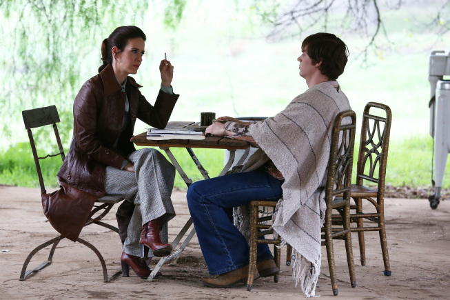 Still of Sarah Paulson and Evan Peters in Amerikietiska siaubo istorija (2011)