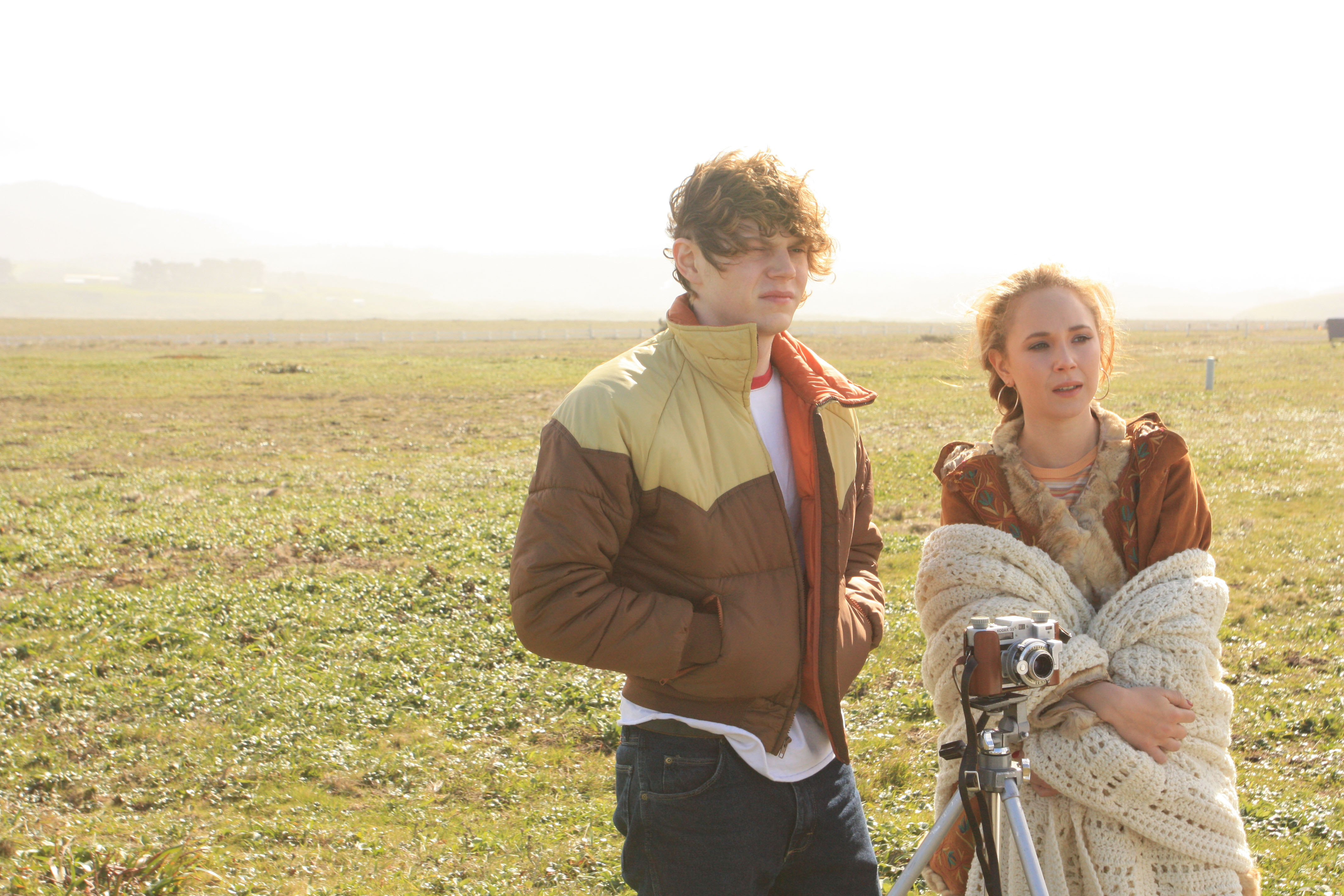 Still of Juno Temple and Evan Peters in Safelight (2015)