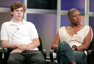 Evan Peters and Aisha Hinds at event of Invasion (2005)