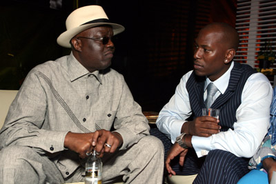 Bernie Mac and Tyrese Gibson at event of Transformers (2007)