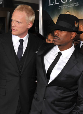 Paul Bettany and Tyrese Gibson at event of Legionas (2010)