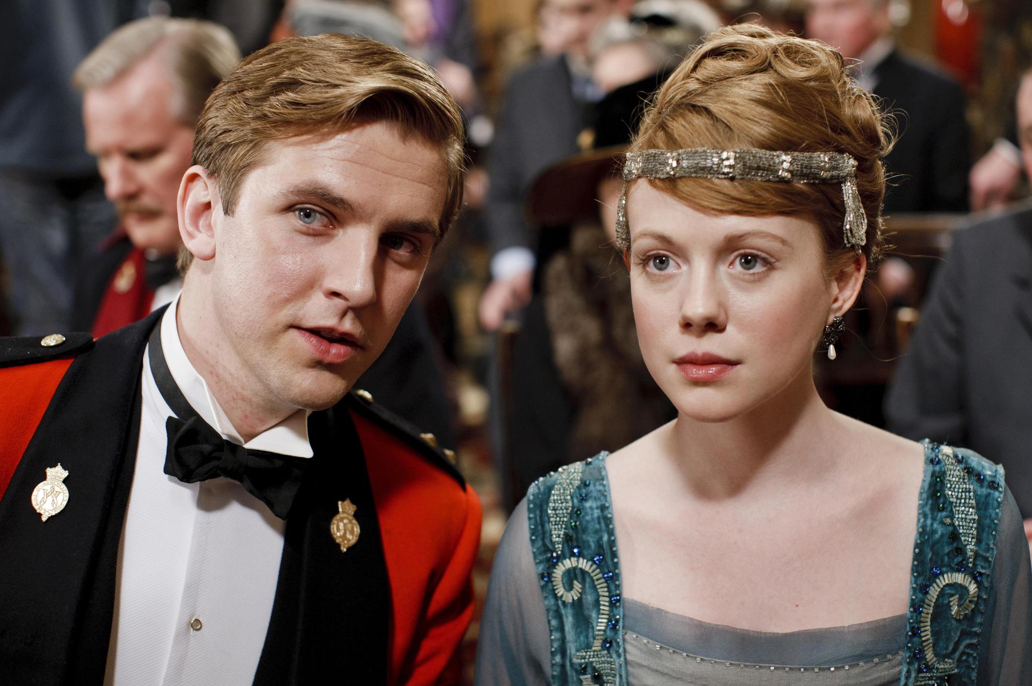 Still of Dan Stevens and Zoe Boyle in Downton Abbey (2010)