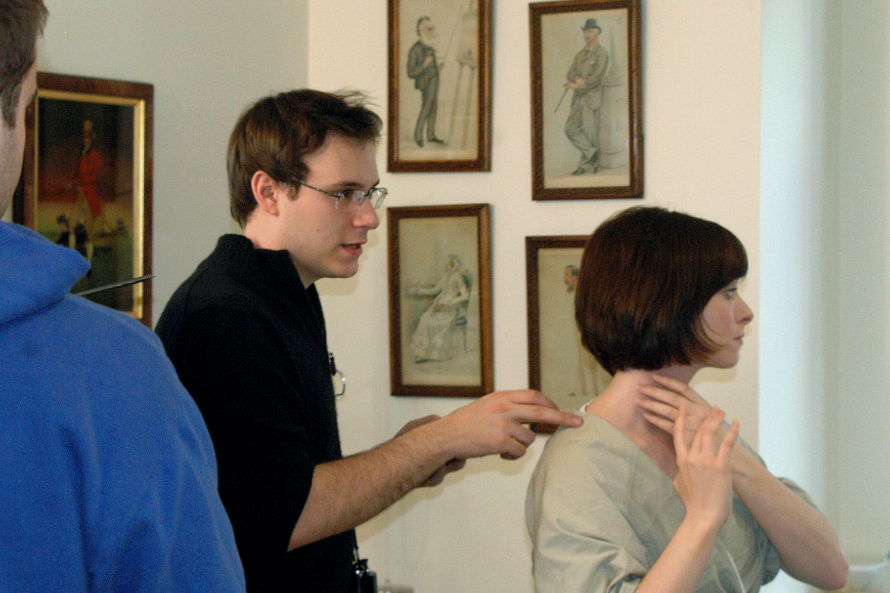 Carlos Ferrer directing a scene with Lindsay Goranson on the set of Retina.