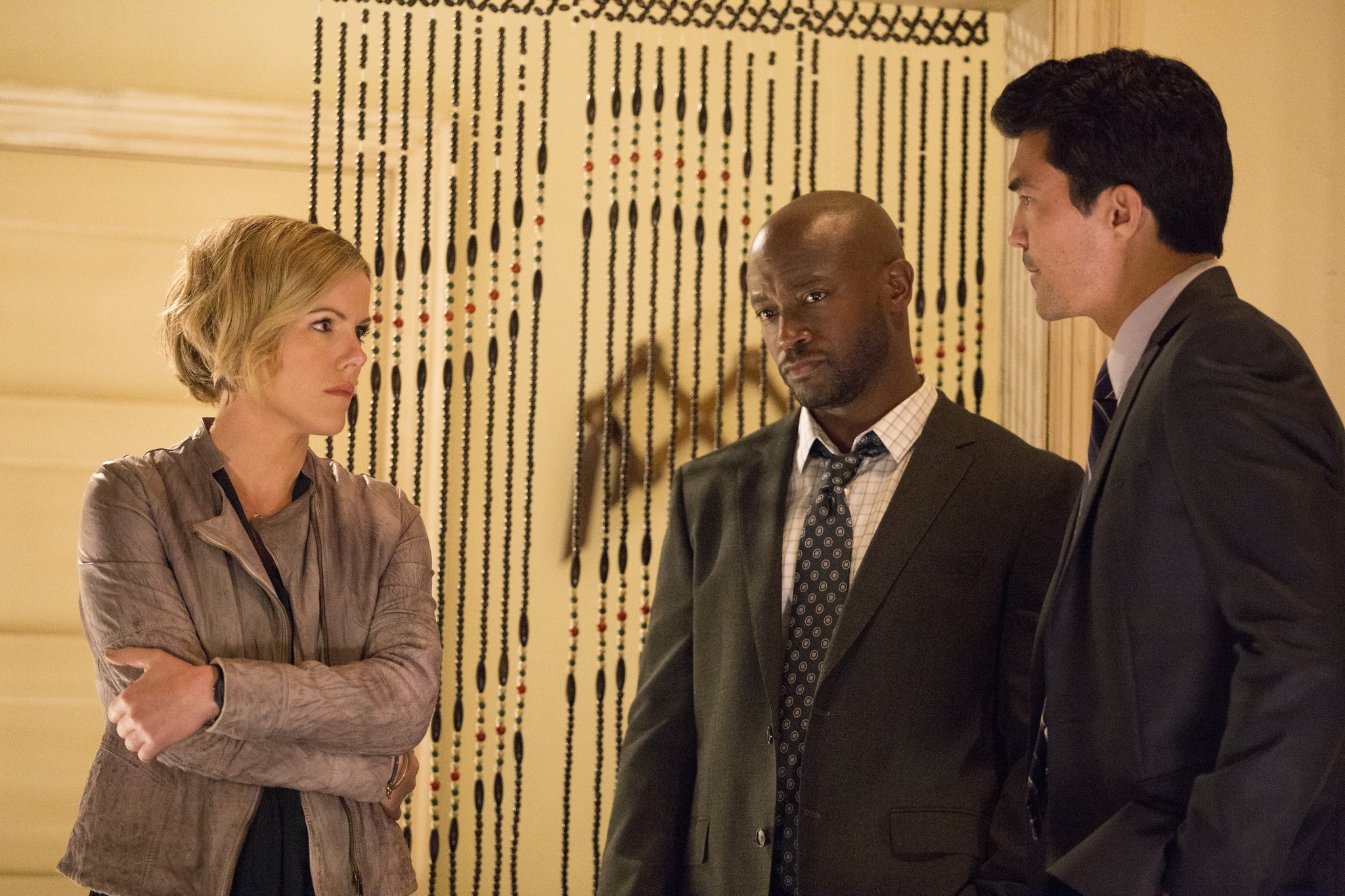 Still of Taye Diggs, Kathleen Robertson and Ian Anthony Dale in Murder in the First (2014)