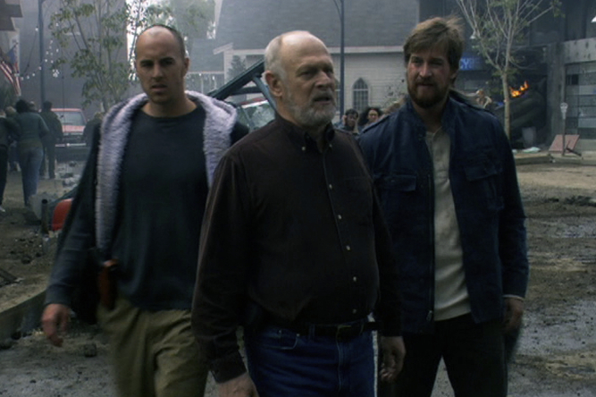 Still of Douglas Tait, Gerald McRaney, and Kenneth Mitchell in Jericho