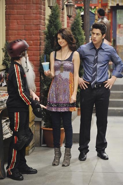 Still of David Henrie and Selena Gomez in Wizards of Waverly Place (2007)