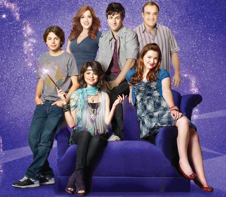 Still of Maria Canals-Barrera, David DeLuise, Jennifer Stone, David Henrie, Selena Gomez and Jake T. Austin in Wizards of Waverly Place (2007)