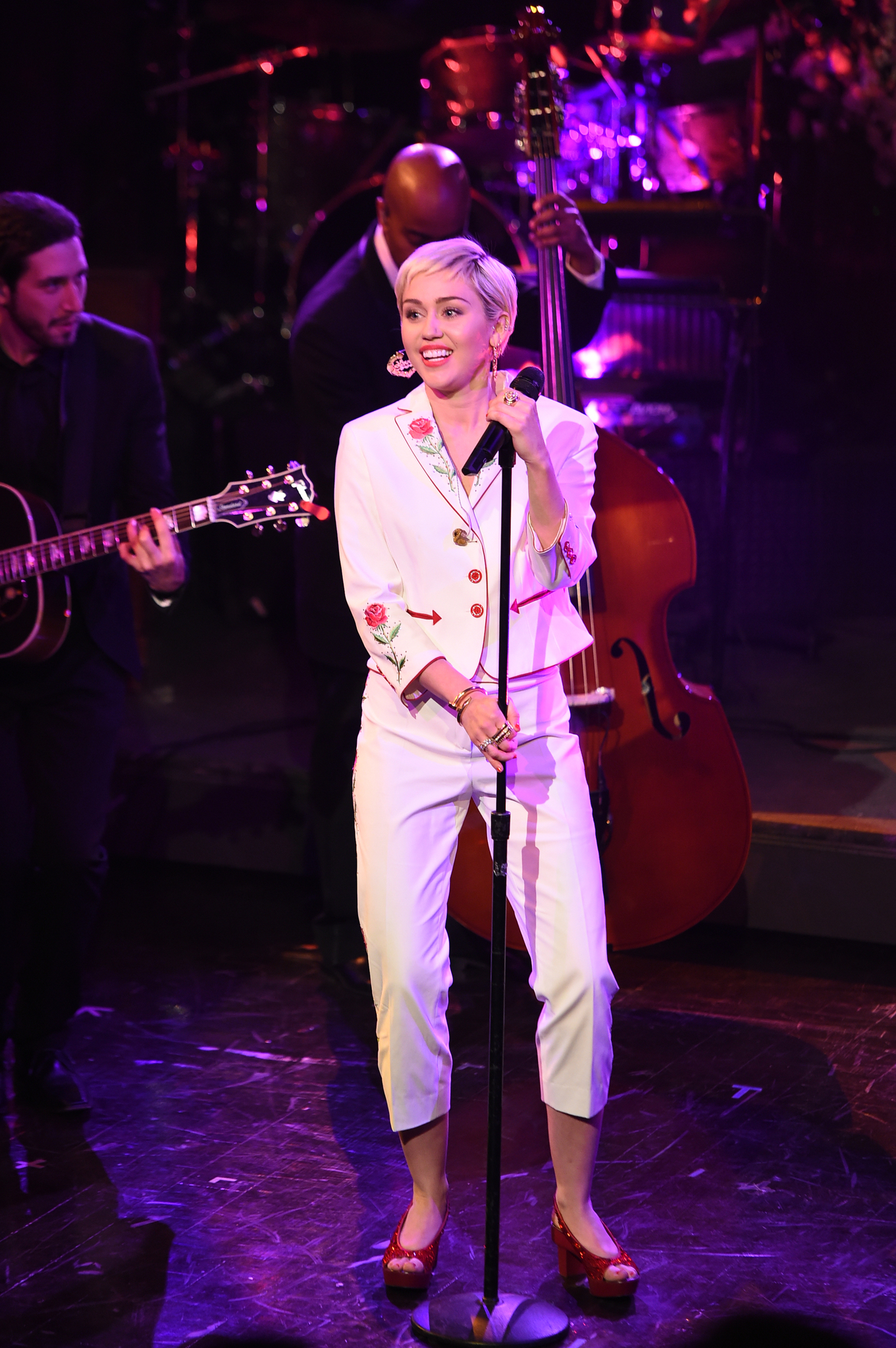 Miley Cyrus at event of Saturday Night Live: 40th Anniversary Special (2015)