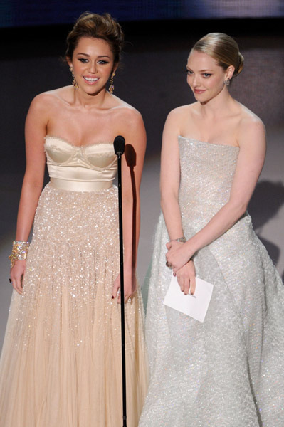 Amanda Seyfried and Miley Cyrus at event of The 82nd Annual Academy Awards (2010)