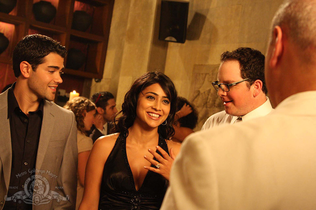 Still of Jesse Metcalfe and Shriya Saran in The Other End of the Line (2008)