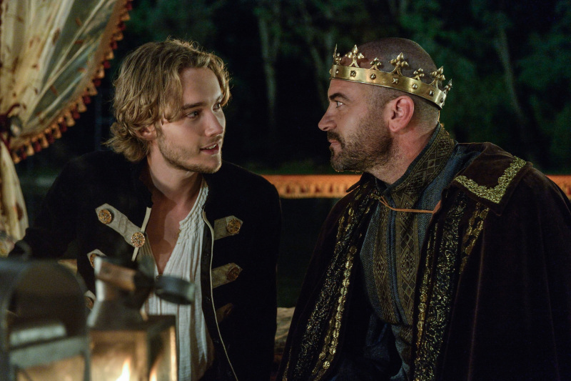 Still of Alan Van Sprang and Toby Regbo in Reign (2013)