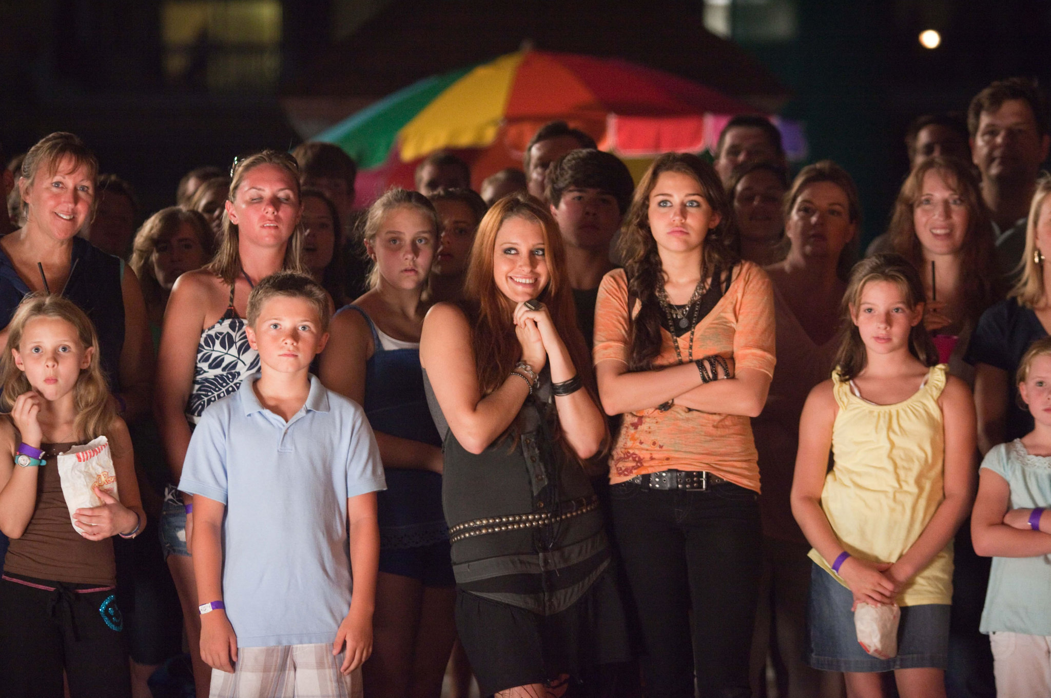 Still of Miley Cyrus and Carly Chaikin in The Last Song (2010)