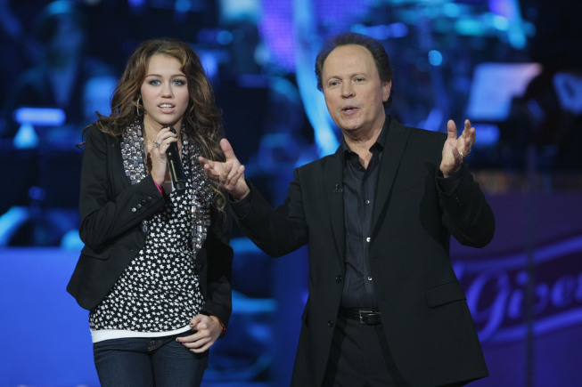 Still of Billy Crystal and Miley Cyrus in American Idol: The Search for a Superstar (2002)