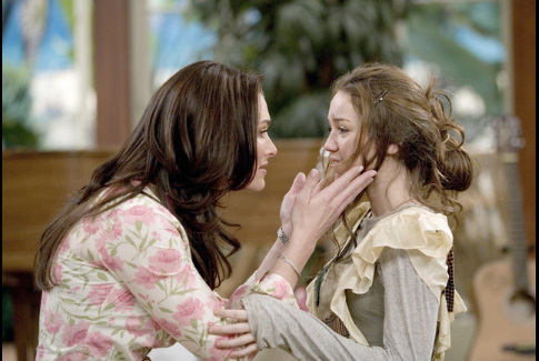 Still of Brooke Shields and Miley Cyrus in Hannah Montana (2006)