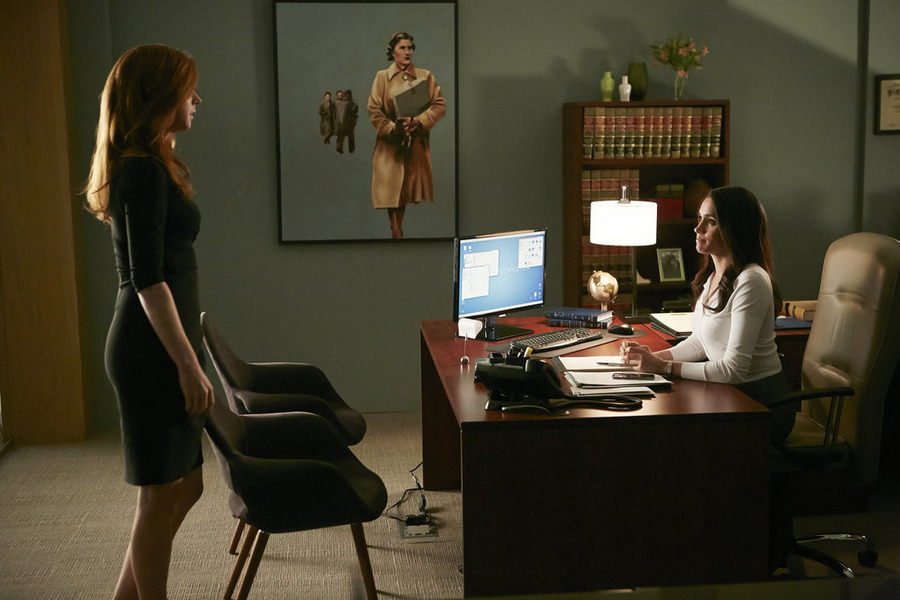 Still of Sarah Rafferty and Meghan Markle in Suits (2011)