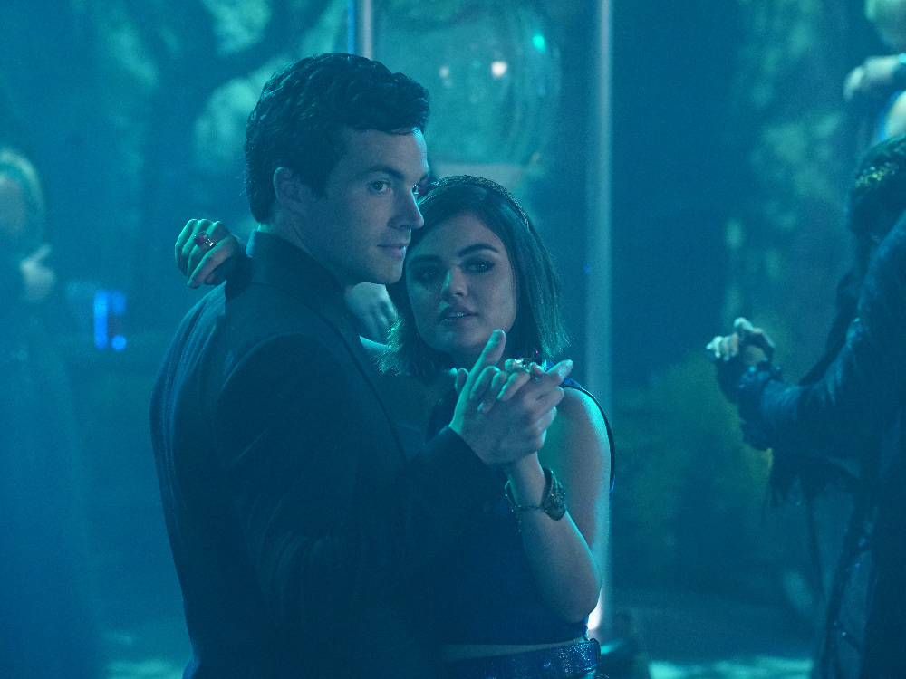 Still of Lucy Hale and Ian Harding in Jaunosios melages (2010)