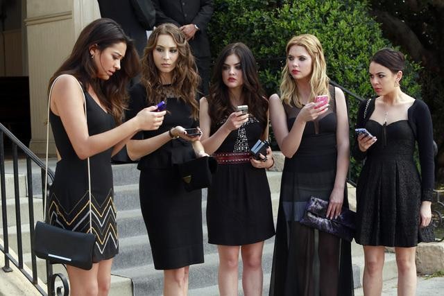 Still of Troian Bellisario, Janel Parrish, Lucy Hale, Ashley Benson and Shay Mitchell in Jaunosios melages (2010)