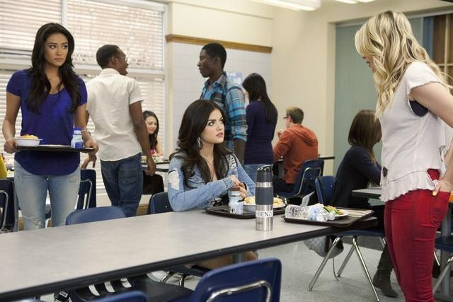 Still of Lucy Hale, Ashley Benson and Shay Mitchell in Jaunosios melages (2010)