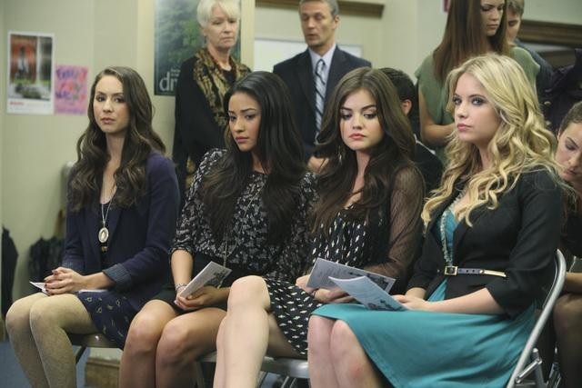 Still of Troian Bellisario, Lucy Hale, Ashley Benson and Shay Mitchell in Jaunosios melages (2010)