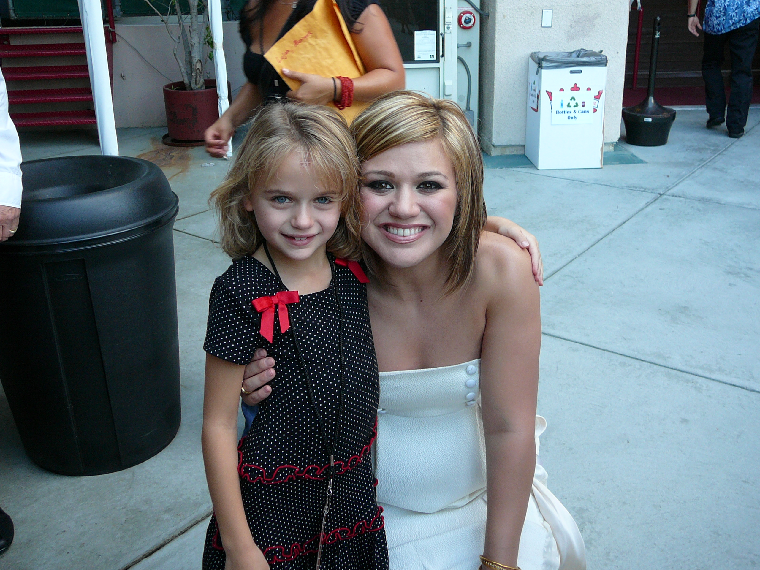Joey King and Kelly Clarkson at the Teen Choice Awards